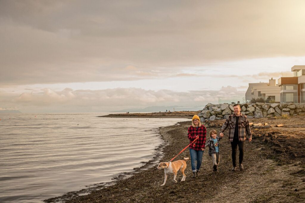 Family playing together outdoors, dressed in autumn colours for a photo session in Coquitlam